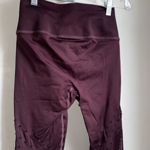 VICTORIAS SECRET High Rise 7/8 Perforated Yoga Seamless Sport Tight Leggings-S - Picture 7 of 10